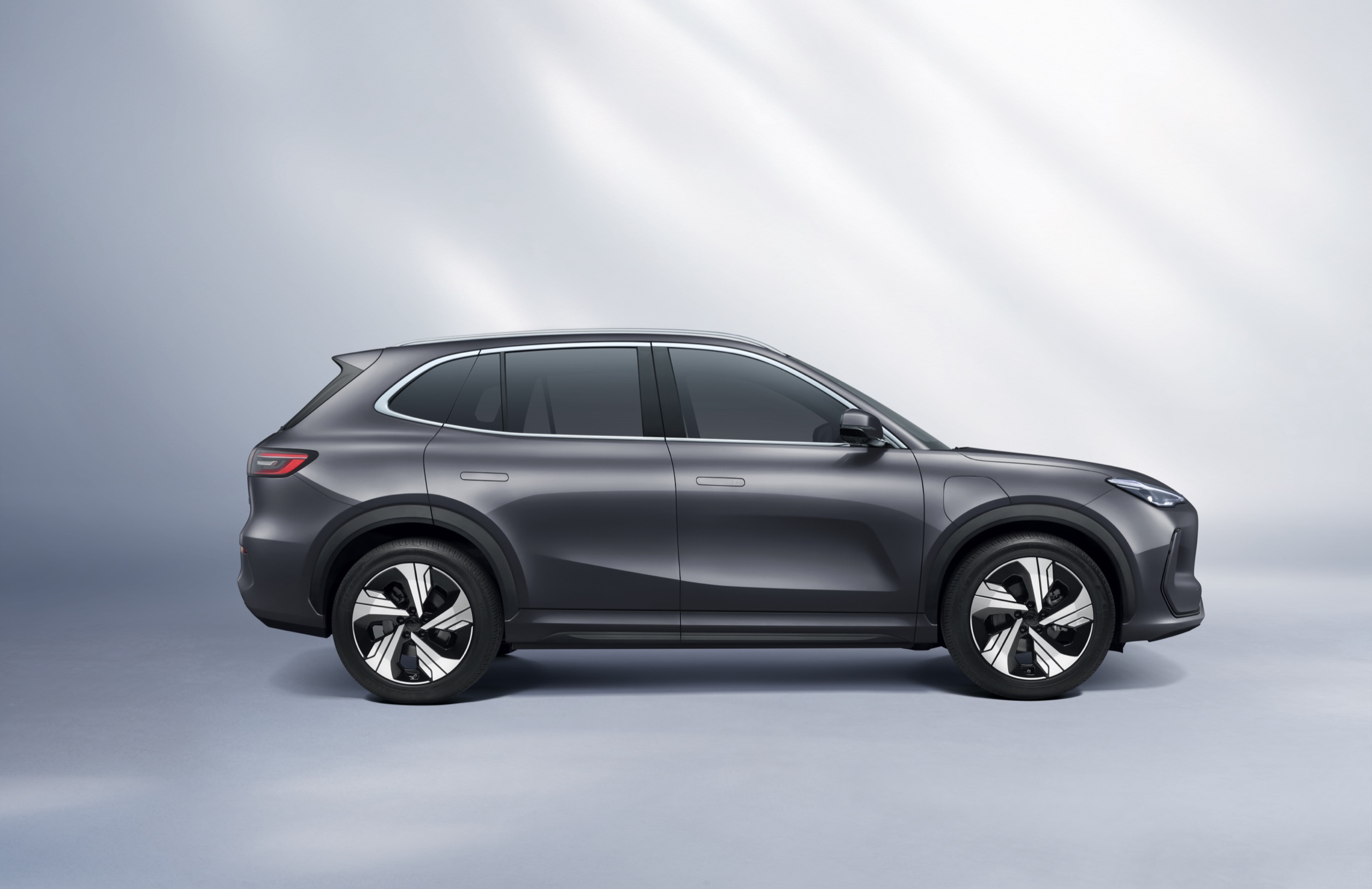 Proton e.MAS 7 in Slate Grey